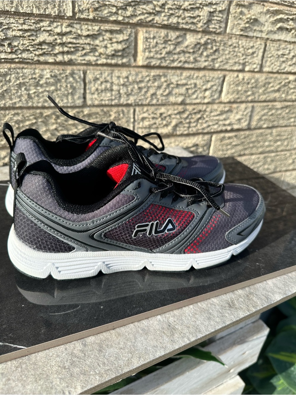 Fila Men's Athletic Sneakers in Black and Red size 8